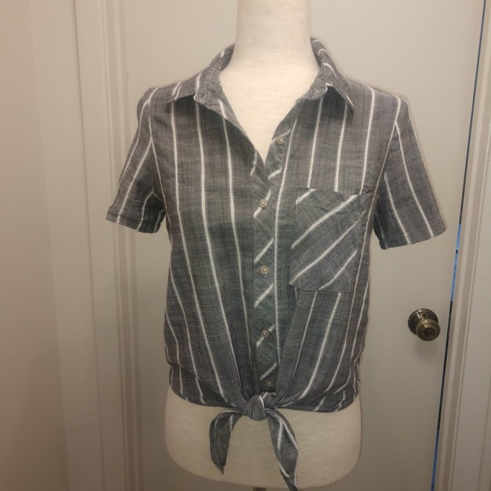 Universal Thread Short Sleeved Button Down Waist Tie Shirt
